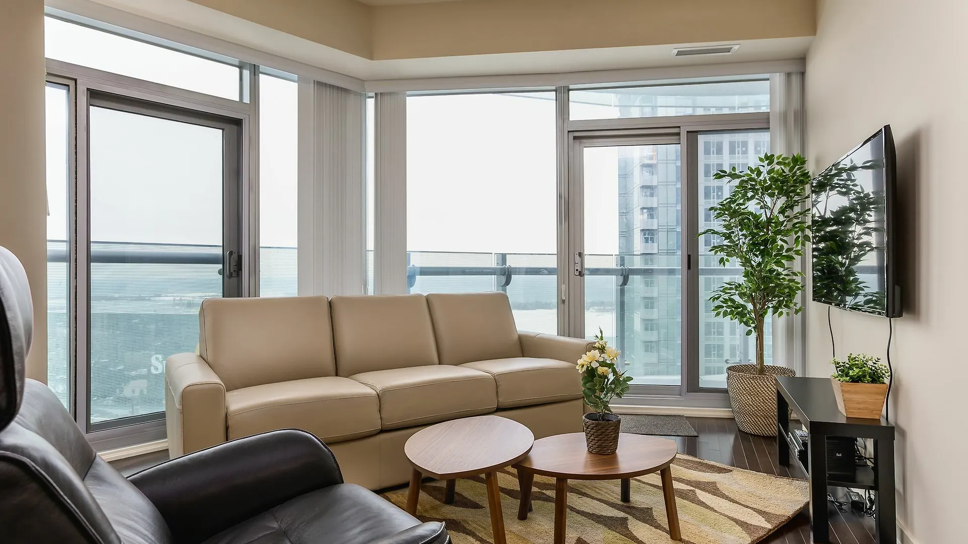 ホテル Quickstay - Upscale 3-Bedroom With Gorgeous Lake View トロント